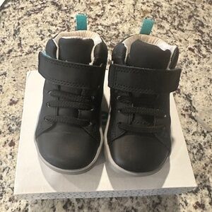 Ten little mid top matte black boot